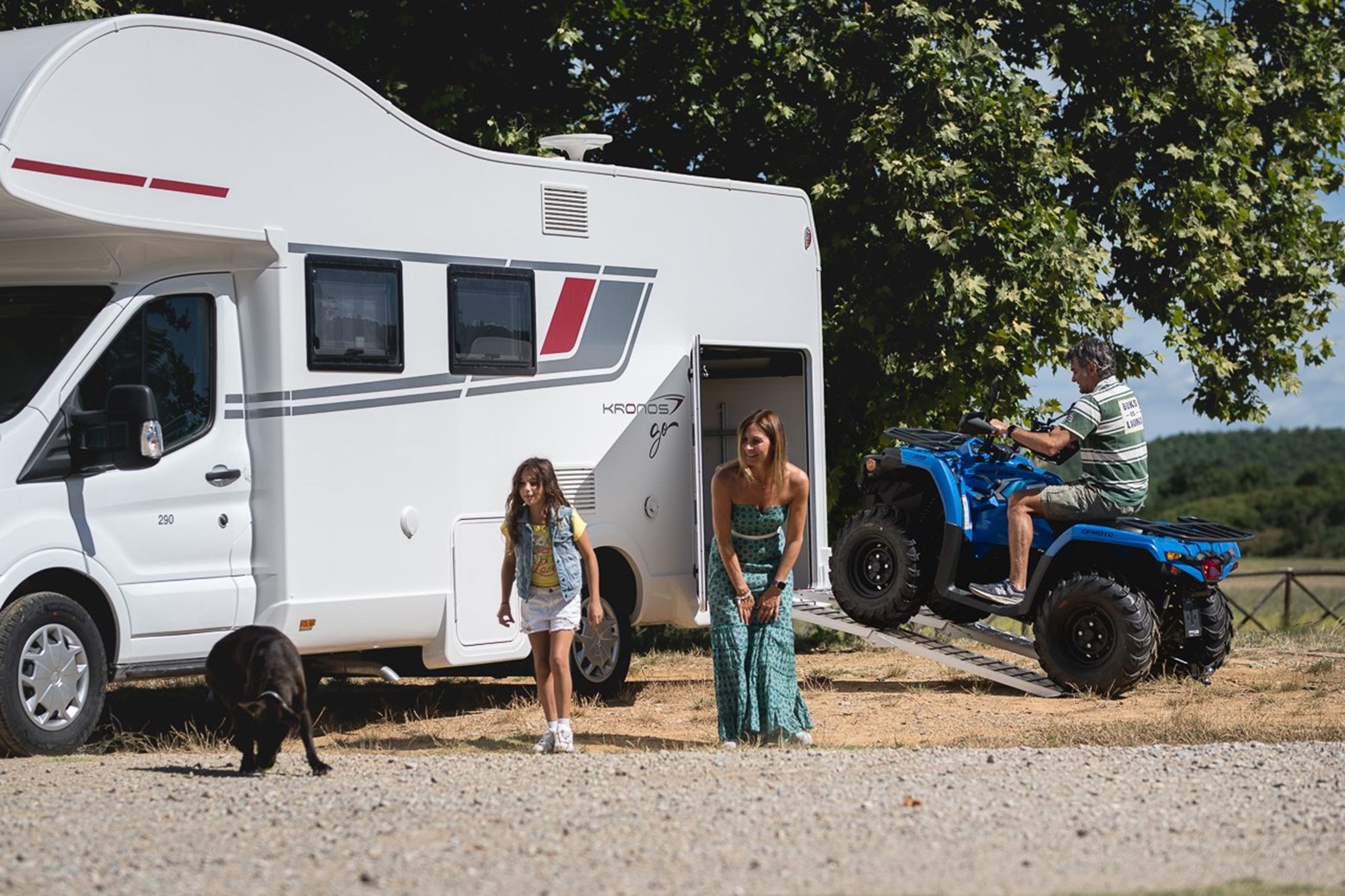 Camper mansardato Roller Team ideale per la vacanza in famiglia