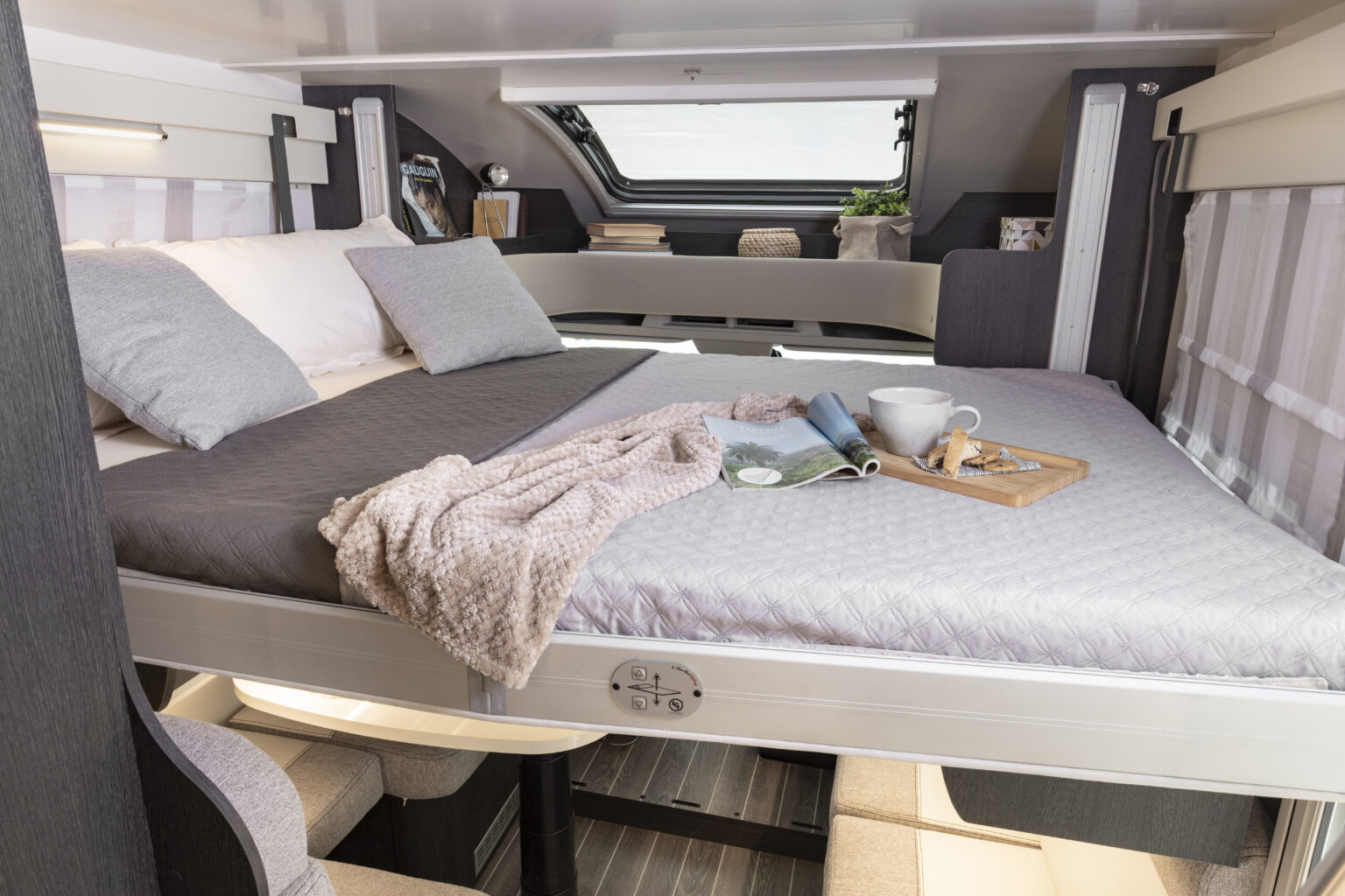 Roller Team camper semintegrale Kronos Advance 298 TL letto basculante