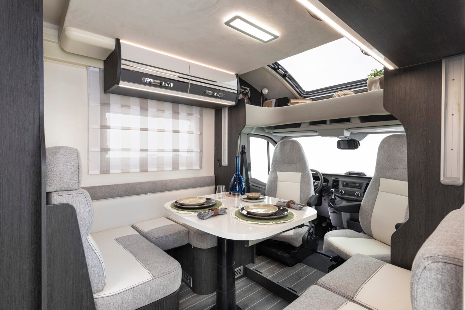 Roller Team camper semintegrale Kronos Advance 298 TL dinette