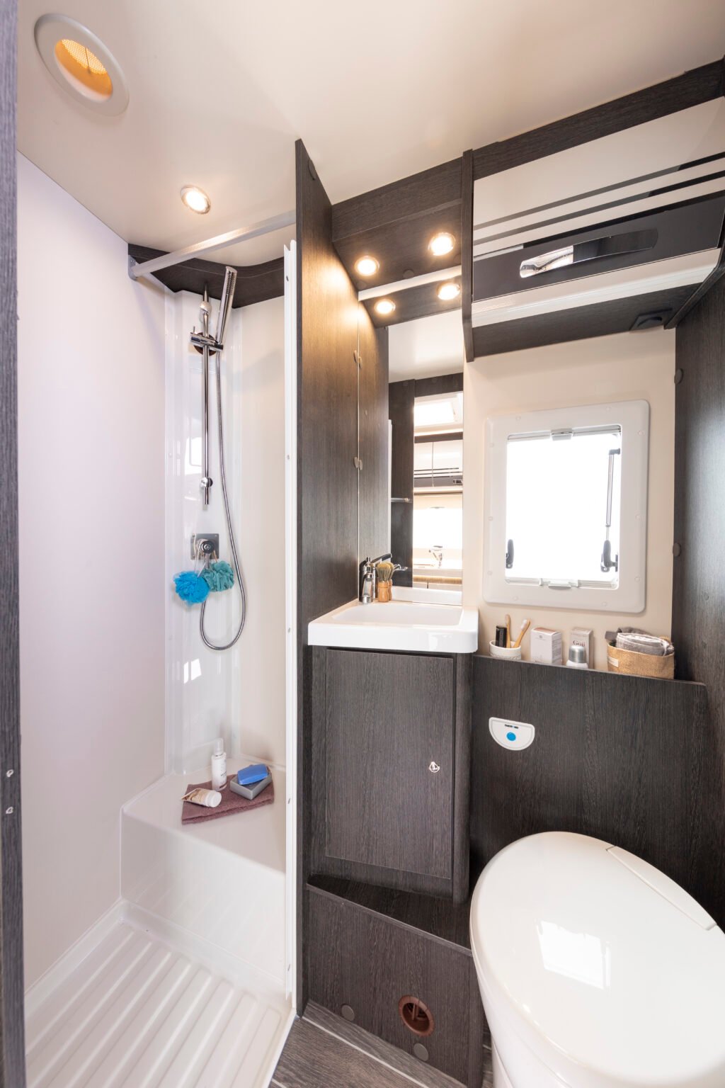 Roller Team camper semintegrale Kronos Advance 298 TL bagno