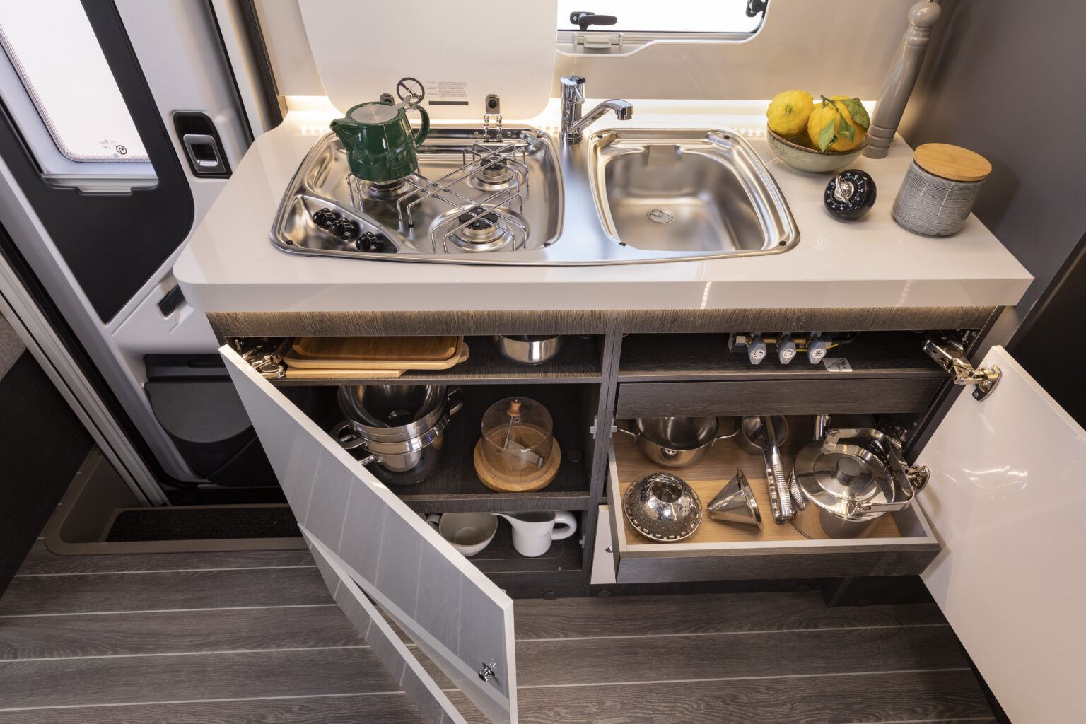 Roller Team camper semintegrale Kronos Advance 298 TL cucina