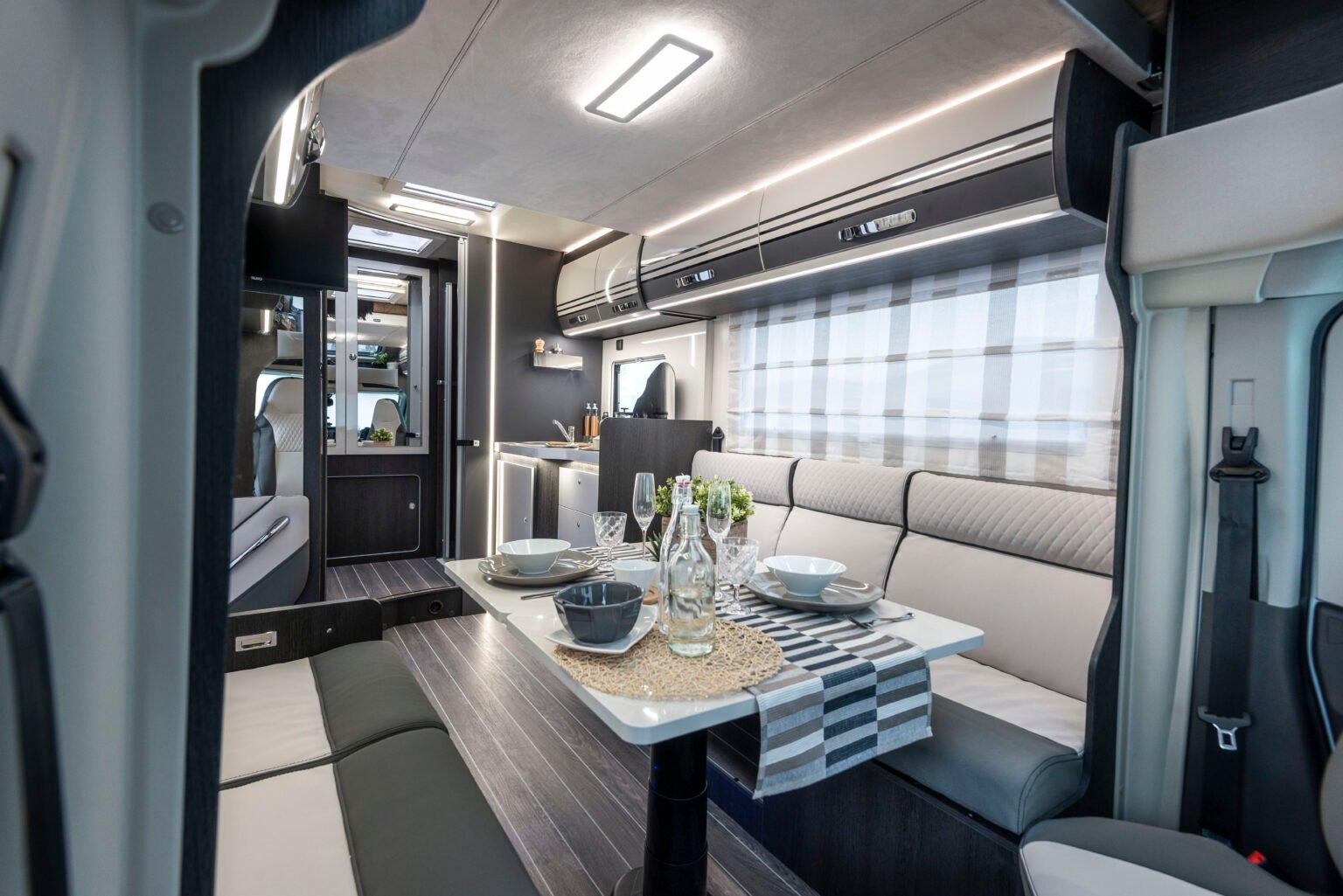 Roller Team camper semintegrale Kronos Advance 234 TL dinette