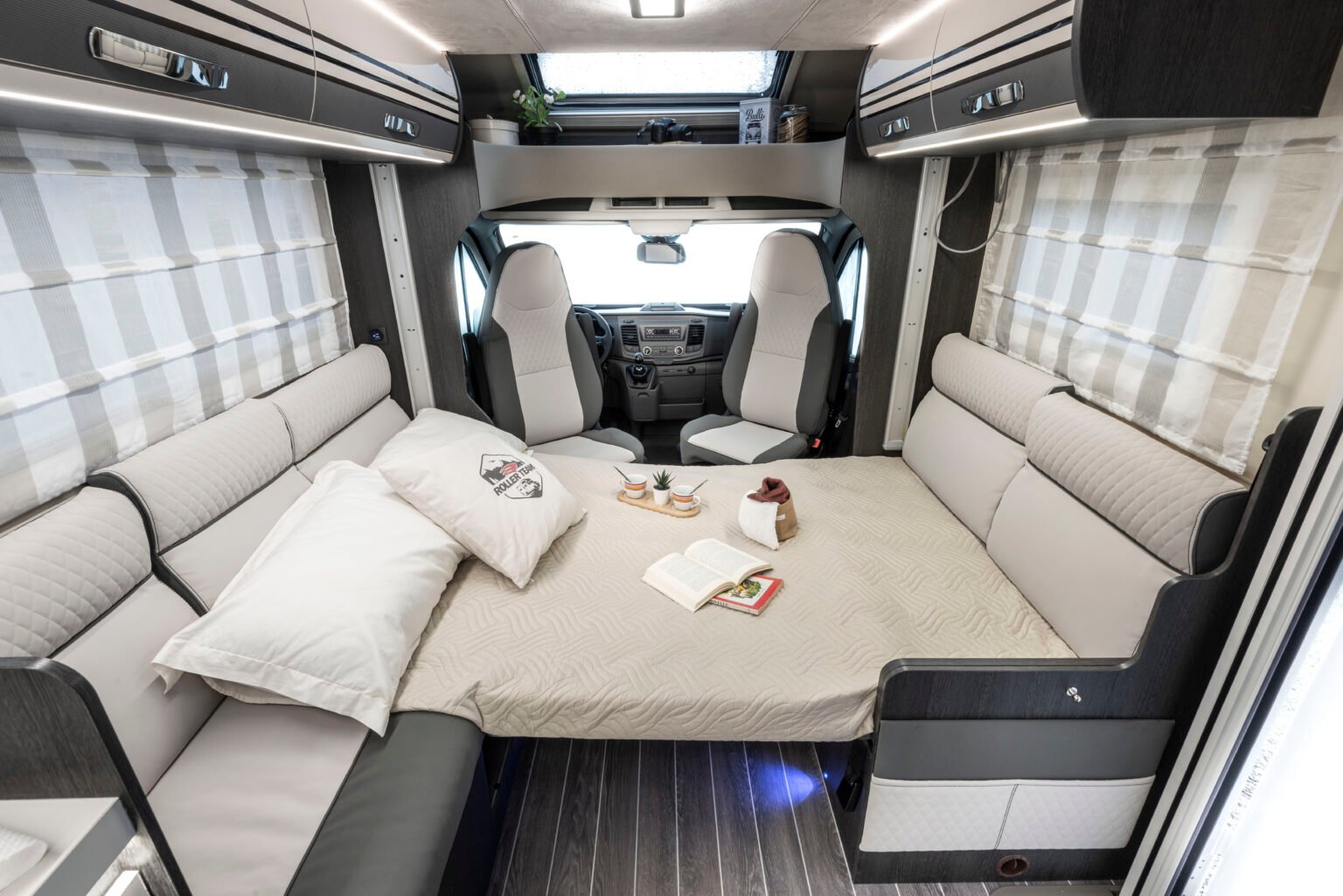 Roller Team camper semintegrale Kronos Advance 234 TL letto