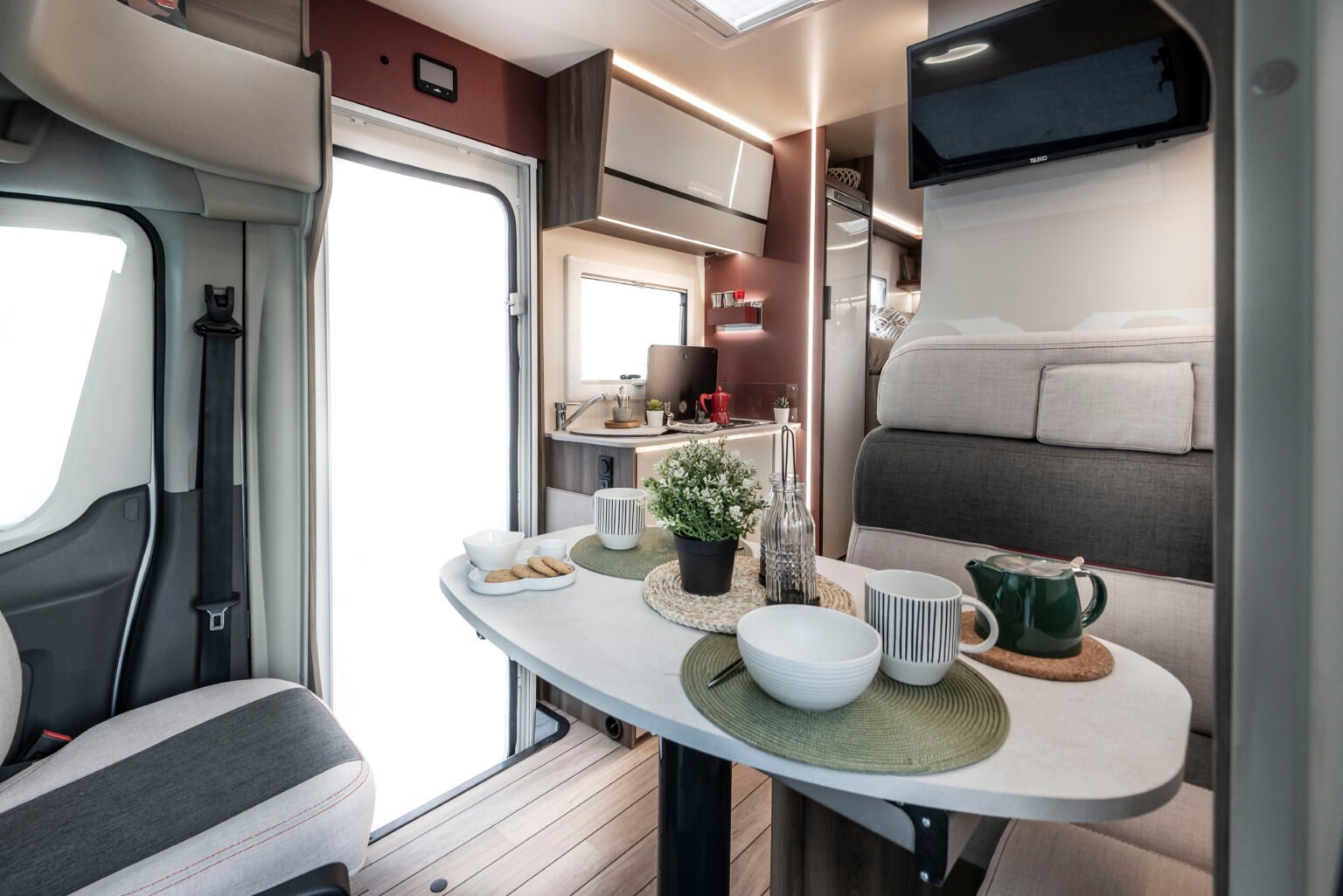 Roller Team camper semintegrale Kronos Fit 281 dinette dinette