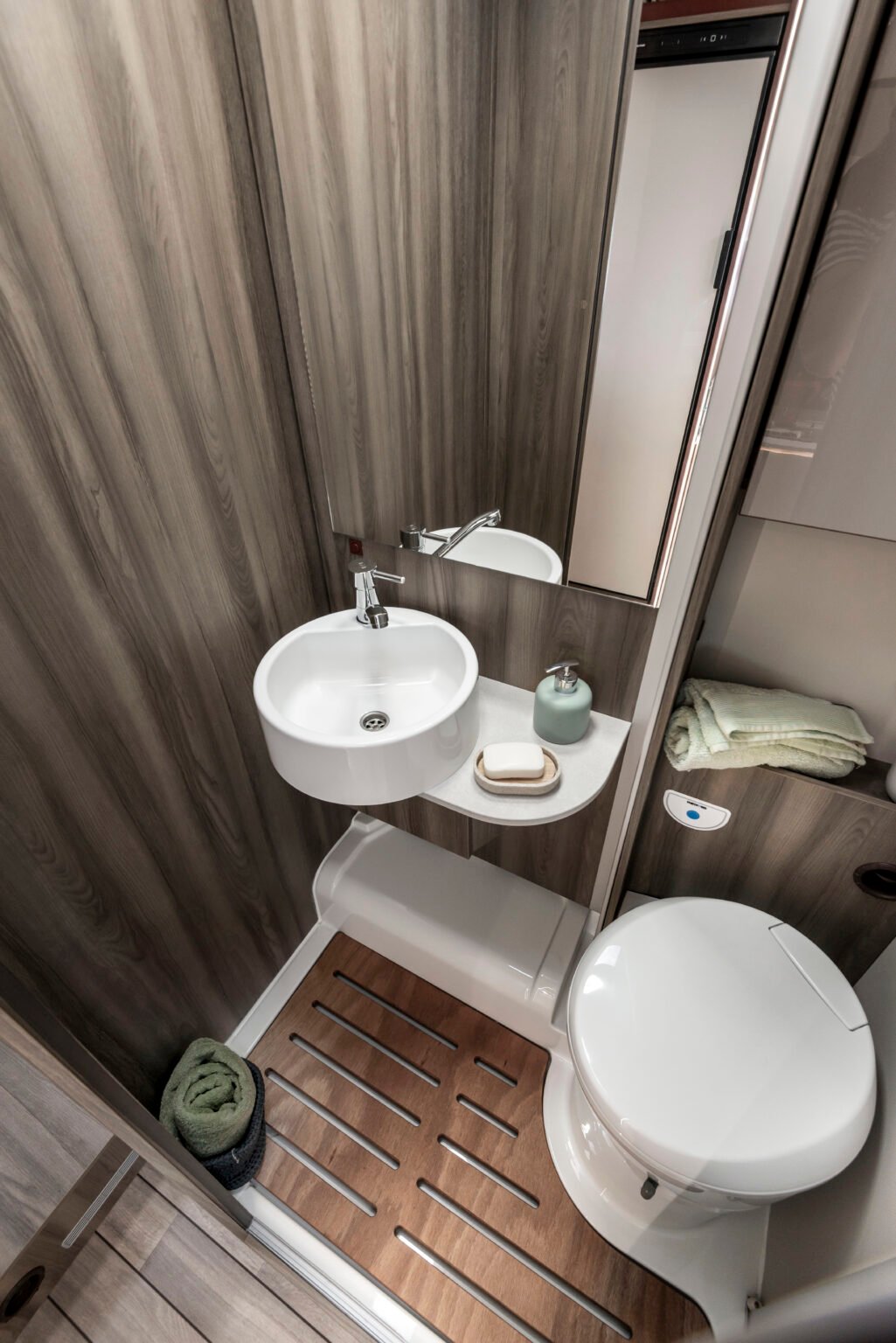 Roller Team camper semintegrale Kronos Fit 281 dinette bagno