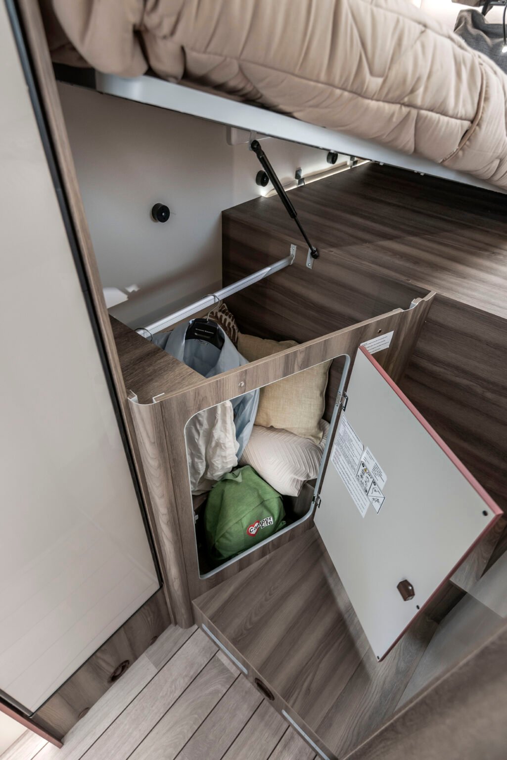 Roller Team camper semintegrale Kronos Fit 281 armadio