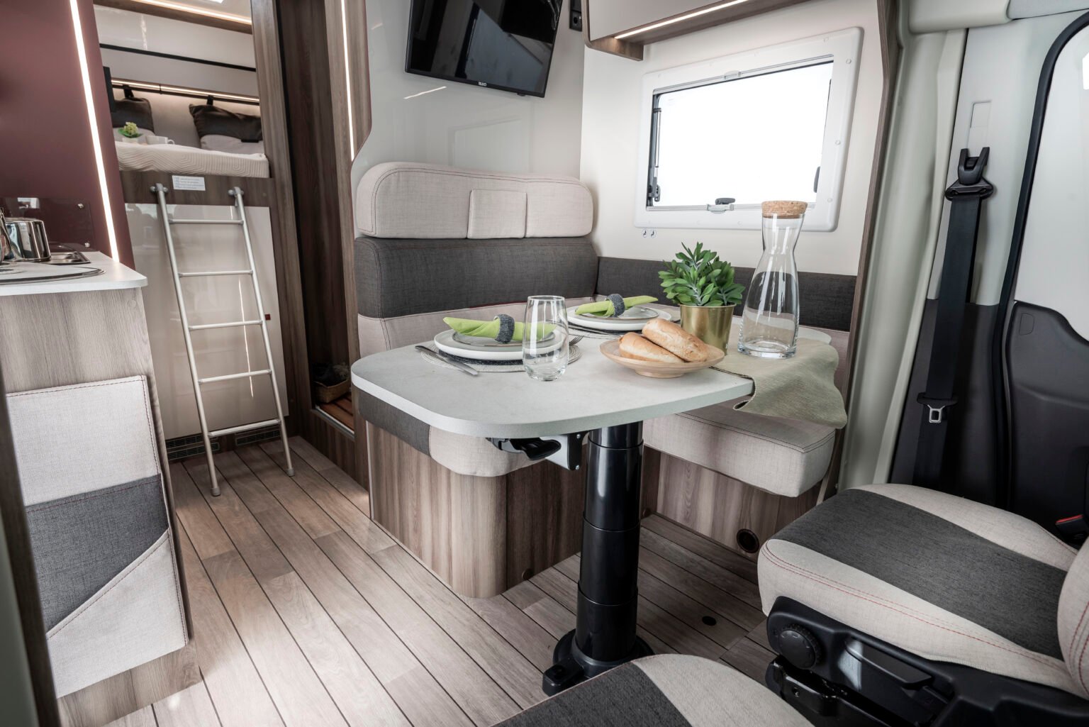 Roller Team camper semintegrale Kronos Fit 291 dinette