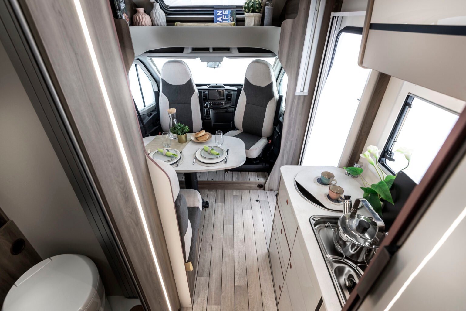 Roller Team camper semintegrale Kronos Fit 291 dinette