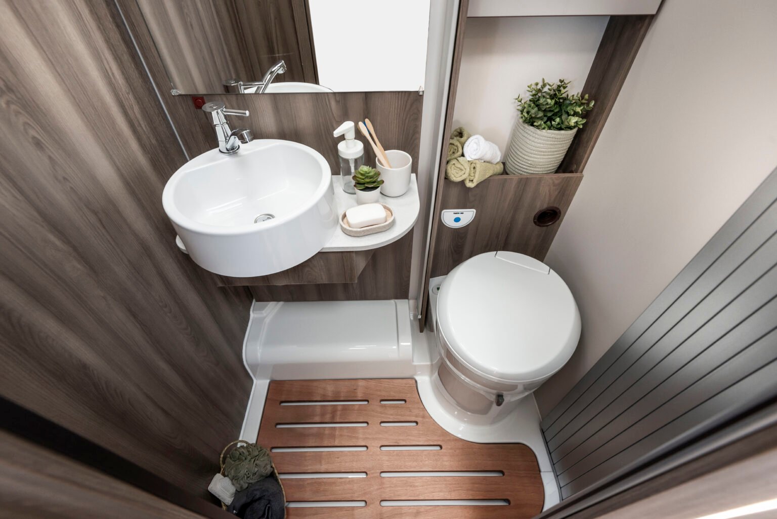Roller Team camper semintegrale Kronos Fit 291 bagno