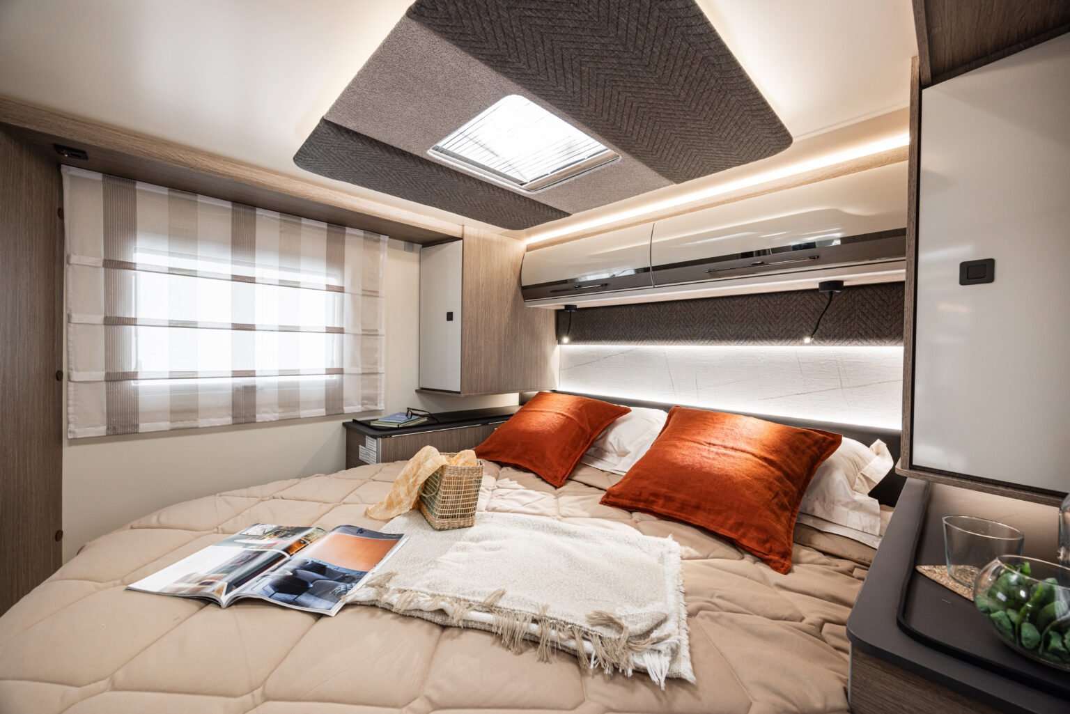 Roller Team camper semintegrale Zefiro 267 TL letto centrale