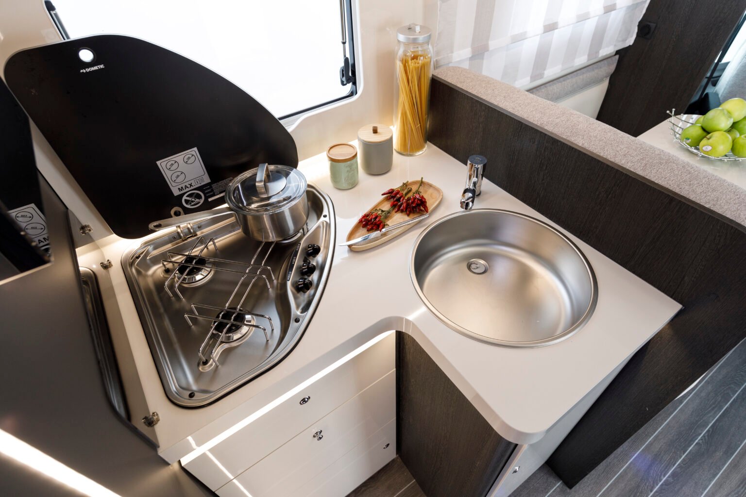 Roller Team camper mansardato Kronos 284 M cucina