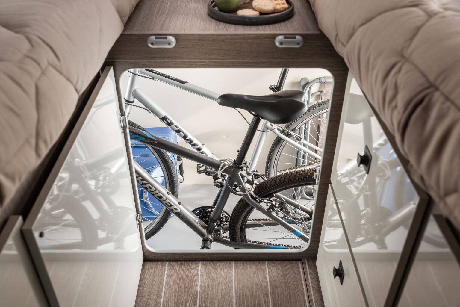Roller Team camper motorhome Zefiro 287 Integral gavone