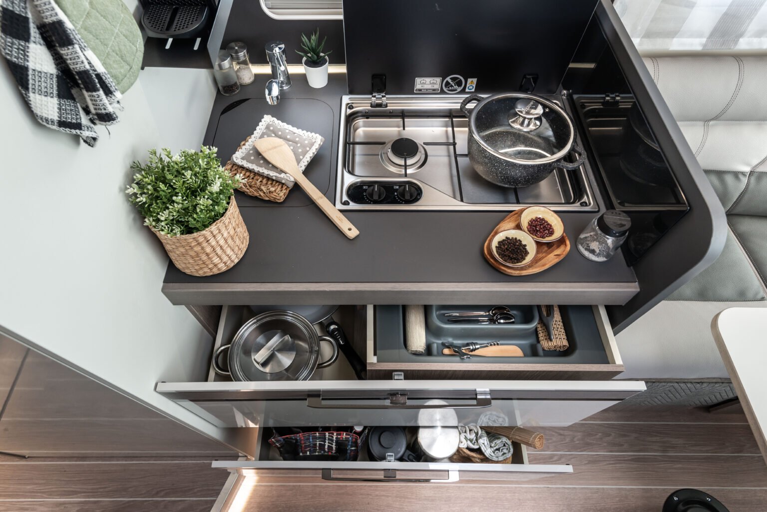 Roller Team camper motorhome Zefiro 287 Integral cucina