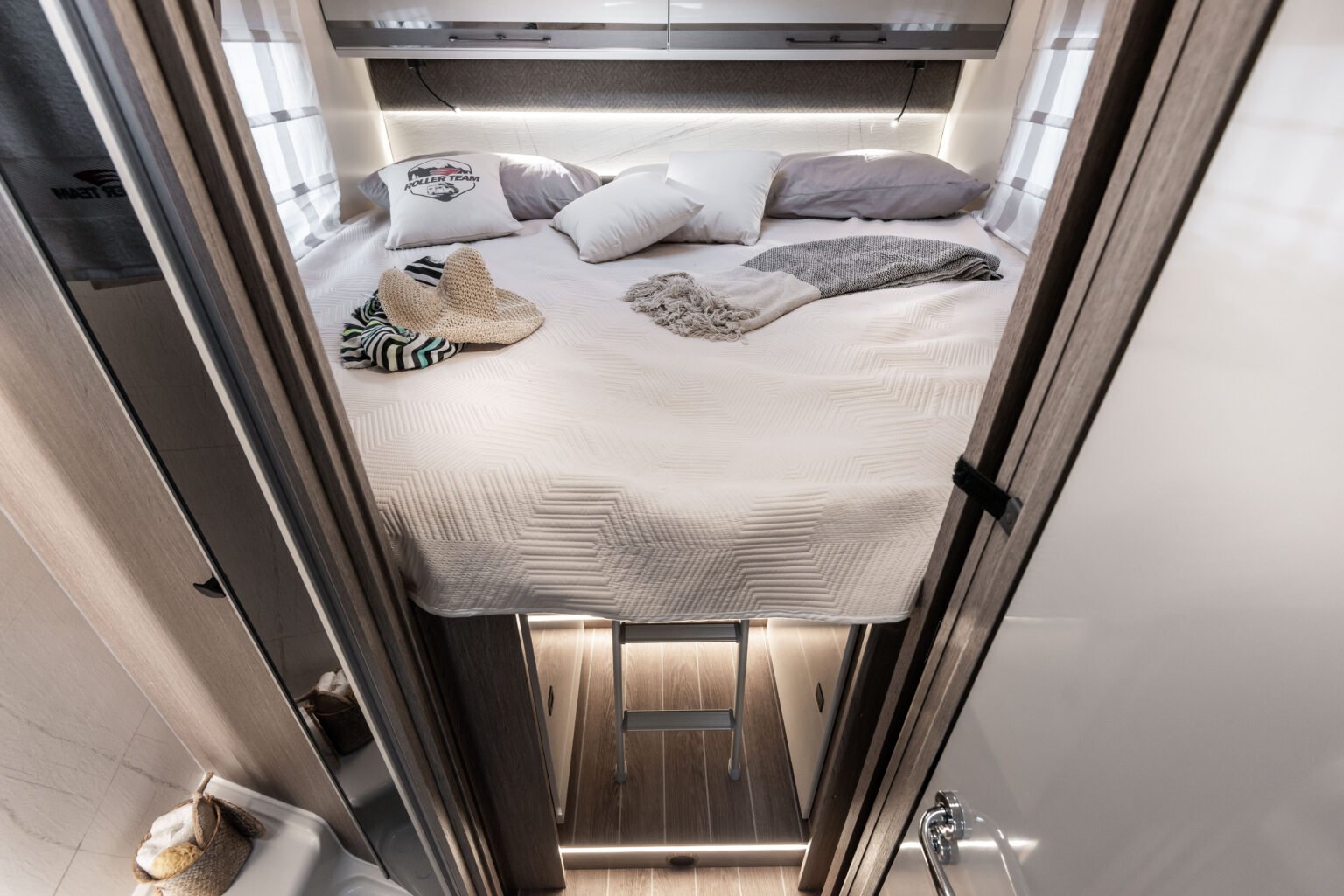 Roller Team camper motorhome Zefiro 287 Integral letti