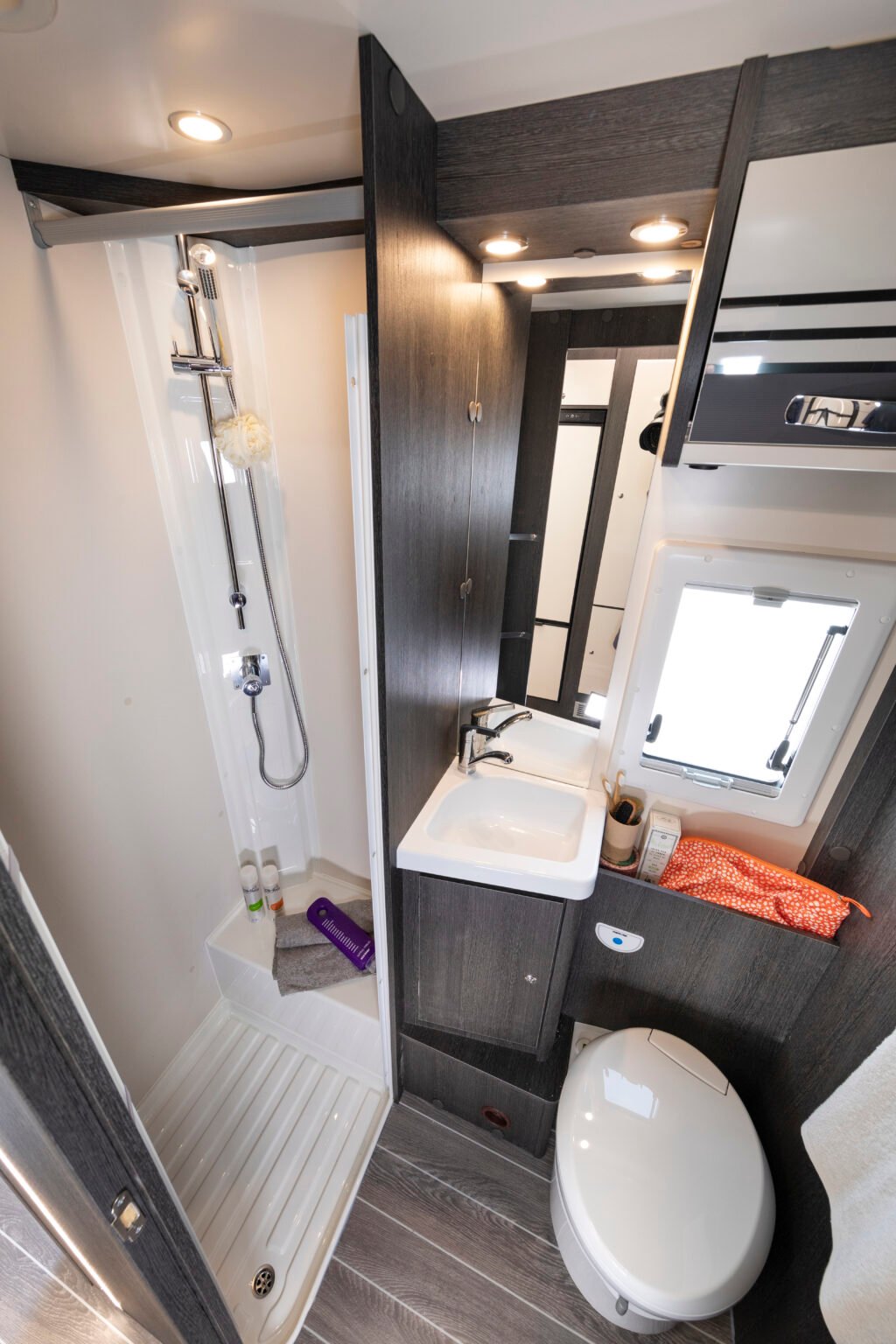 Roller Team camper semintegrale Kronos Advance 295 TL bagno