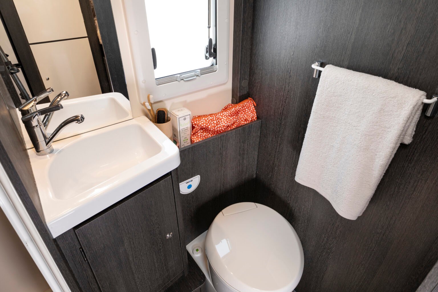 Roller Team camper semintegrale Kronos Advance 295 TL bagno