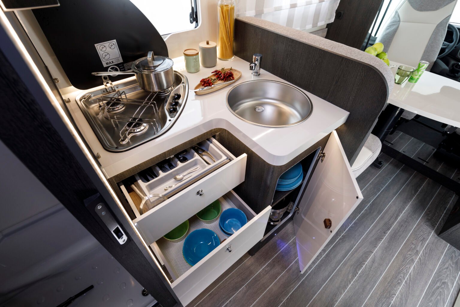 Roller Team camper mansardato Kronos 284 M cucina