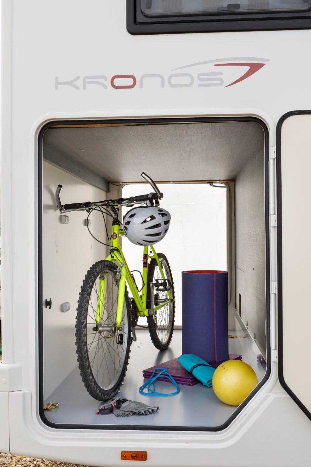 Roller Team camper mansardato Kronos 284 M gavone